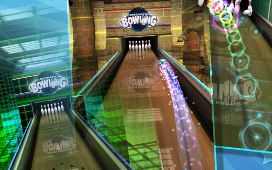 Pistas de boliche iluminadas com paus ao fundo em Strike Master Bowling